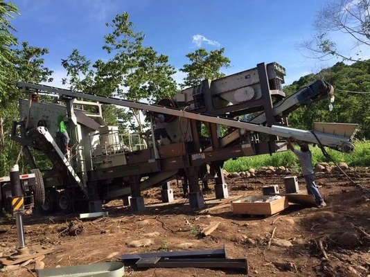 Komplette Siebung von 230 t/h und die Zerquetschung des Ausrüstungs-Eisenerzes 750×1060 spürten Prallmühle auf