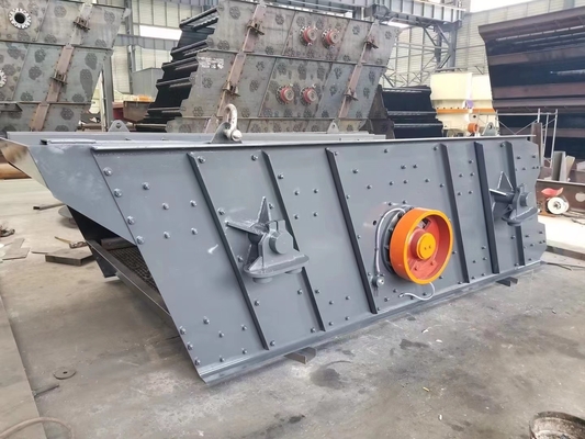 Yk-Reihen-Kreisbewegungs-vibrierender Schirm 45Kw im Steinbruch-Eisen-Grau