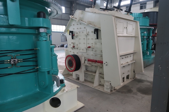 Horizontaler Sekundärsteinbruch der Auswirkungs-Steinbrecher-Maschinen-200Kw PF1315, der Dolomit zerquetscht