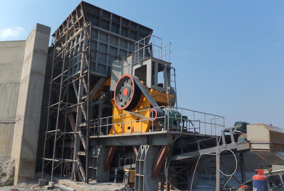 Neuer Dieselfluss-Steinbrecher Wechselstrommotor-Granit-Steingoldförderungs-Felsen-Zerkleinerungsmaschine