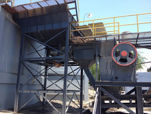 Gelbe und weiße Shanbao-Zerkleinerungsmaschine PET-Reihe und 10 x 36 Backenbrecher-Stein Gray Mining Rock Crusher Construction