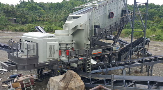 50 - Mobile Zerkleinerungsmaschinen-Maschine mit 300 TPH, die Fütterungsgröße des Bergwerk-Kegelbrecher-245mm aussortiert