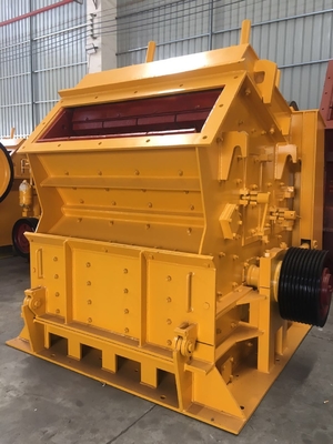 Gelbe konkrete Prallmühle-Maschine 75Kw vertikale CER-ISO, hydraulische Prallmühle, tragbare Prallmühle