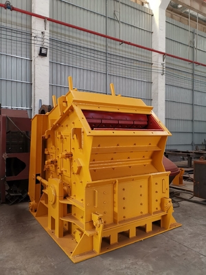 Gelbe konkrete Prallmühle-Maschine 75Kw vertikale CER-ISO, hydraulische Prallmühle, tragbare Prallmühle